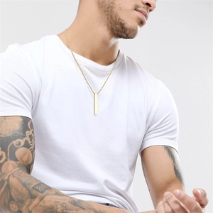 Golden vertical bar pendant necklace in polished titanium steel worn by a model