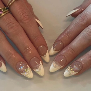 French Tip Press On Nails White Nude With 3D Bear Heart Artificial Pearl Decorations Sweet Elegant Artificial Fake Nails For Women