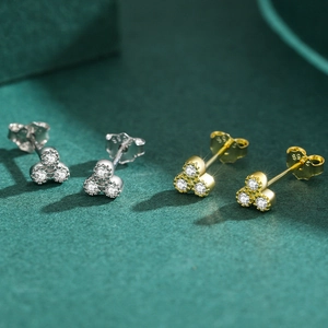 Elegant S925 sterling silver mini clover stud earrings in gold and silver set with zircon