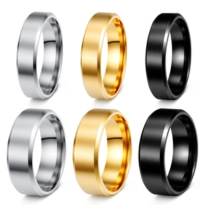 Détail des bagues en acier inoxydable mat de 8 mm en argent, or et noir mat