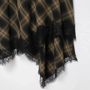 Robe irrégulière pour femmes avec dentelle noire délicate et motif à carreaux marron rustique