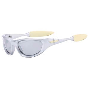 Gafas de sol deportivas plateadas futuristas con lentes grises y detalles dorados