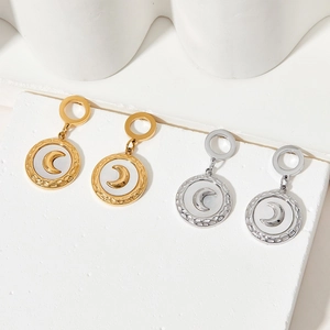 Französische Vintage-Ohrringe mit Mond-Muschel-Relief in Gold und Silber auf Steinpodest