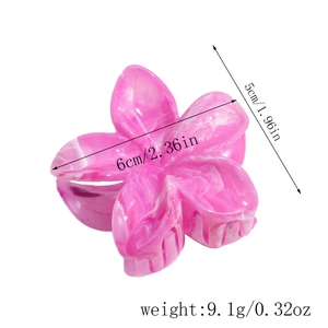 Detail view of 6cm marble texture floral hair claw clip with size and weight specs