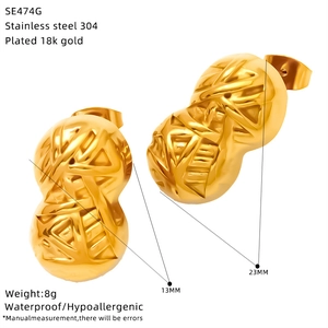 Detailed size specifications of peanut-shaped 18k gold-plated stainless steel earrings