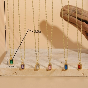 Collier plaqué or 14K avec pendentif rectangulaire en zircone cubique en six couleurs