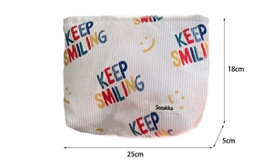 Macro view of white corduroy cosmetic bag with 25x18x5cm size specifications