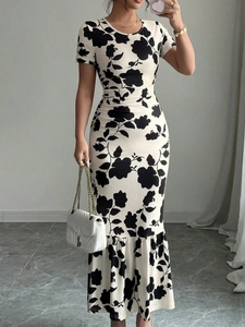 Elegantes, figurbetontes Kleid mit Blumendruck, Rundhalsausschnitt und Meerjungfrau-Saum
