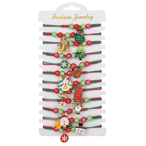 Detail von 12er-Set Weihnachtsarmbänder mit Rentier- und Baum-Anhängern auf Karte