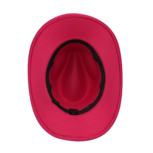 Vue intérieure d'un chapeau de cowboy en feutre rose avec étiquette 57 et bandeau