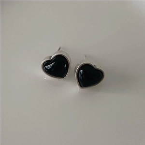 925 sterling silver heart earrings with black onyx inlay shown in a top-down view