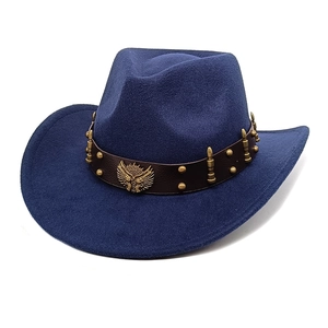 Cappello da cowboy in feltro blu scuro con cinturino in pelle marrone ed emblema aquila