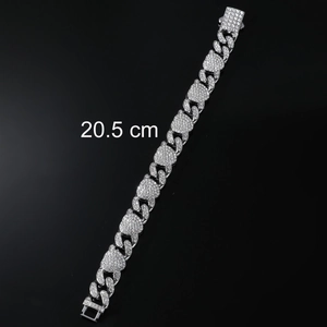 Collier gourmette cœur argenté serti de diamants CZ d'une longueur de 20,5 cm