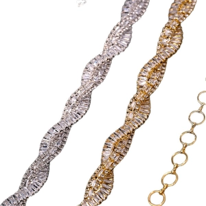Set di collane girocollo a onde incrociate con strass scintillanti in argento e oro