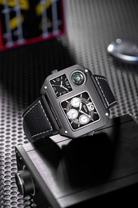 Dettaglio dell'orologio al quarzo Oulm con quadrante multiplo e cinturino in pelle