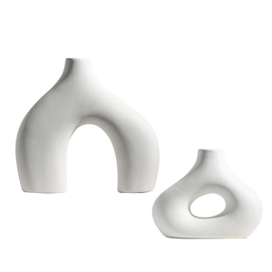 Minimalistische witte keramische vazen met matte afwerking voor modern interieur