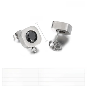 Détails des clous d'oreilles carrés 10mm en acier inoxydable avec cristal noir et anneaux