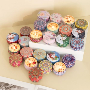 Candele profumate di soia in barattoli decorativi con fiori secchi per matrimoni