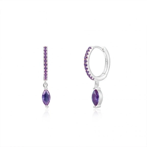 Détail de créoles en argent AG925 avec zircons violets marquise et poinçon de métal