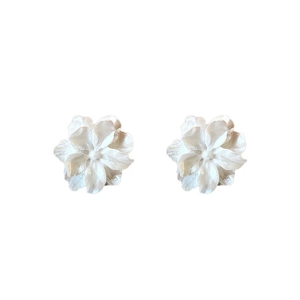 Elegante weiße Kamelien-Ohrstecker mit 3D-Harzblüten und Perlmuttglanz für Damen