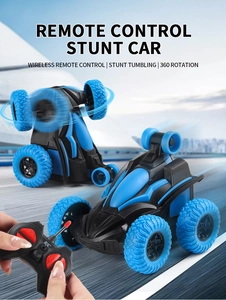 Voiture télécommandée bleue avec de gros pneus en caoutchouc et rotation à 360 degrés