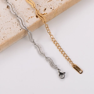 Minimalist S-shaped wavy chain bracelet in gold and silver stainless steel finishes