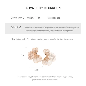 Detailed size specifications for hollow petal earrings showing dimensions and 11.5g weight