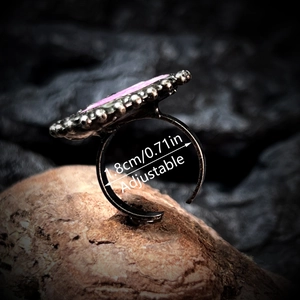 Anello vintage regolabile con pietra rosa naturale e dettagli in lega d'argento