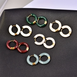 Lot de créoles françaises colorées en émail et acier inoxydable plaqué or 18 carats