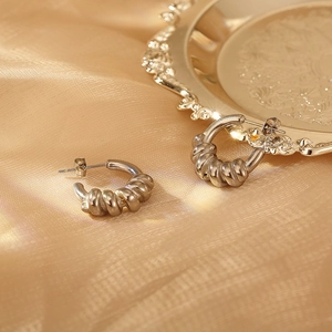 Retro silver twist spiral C-shape hoop earrings in polished stainless steel for women