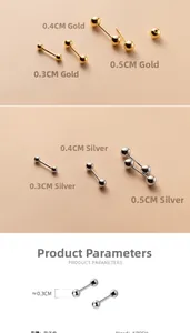 Gros plan de boucles d'oreilles boules minimalistes en argent S925 doré et argenté