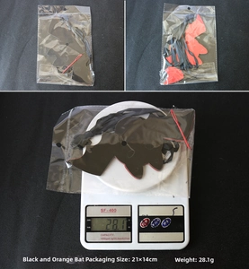 Halloween bat garland weight and dimensions detail showing 28.1g on scale and 21x14cm size