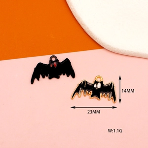 Detail of bat-shaped Halloween pendants showing 23x14mm size and 1.1g weight specifications