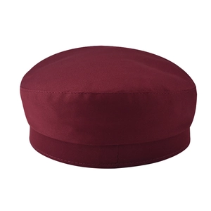 Détail de la casquette gavroche bordeaux montrant le tissu sergé et les coutures soignées
