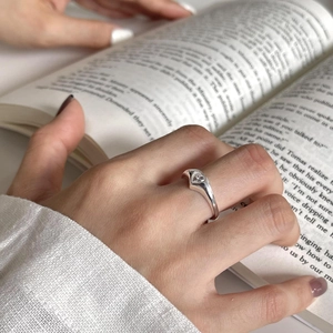 Detailed close-up of a 925 sterling silver heart-shaped zircon ring worn on a hand