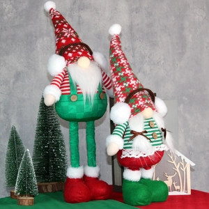 Set of two plush Christmas gnomes with telescopic legs and festive knit outfits