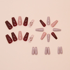 Coffret de faux ongles unis avec paillettes coeur rouge et finition brillante forme cercueil