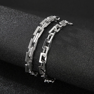 Minimalist silver blade link chain bracelet for men made of durable stainless steel