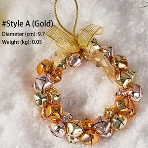Ghirlanda di Natale con campanelli oro, argento e oro rosa con un fiocco giallo
