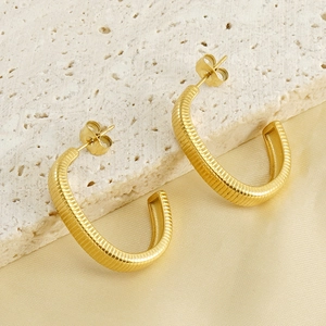 Elegante 18K vergoldete C-förmige strukturierte Ohrringe mit Vintage-Rillenoberfläche
