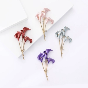 Elegant Alloy Enamel Calla Lily Brooch With Rhinestone Accents Gentle Fresh Style Flower Breastpin For Women Wedding Party Accessory