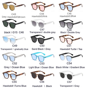 Mise en page matricielle montrant 15 options de couleurs pour lunettes de soleil rondes