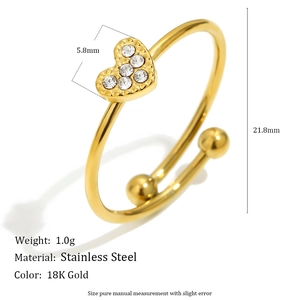 Lussuoso anello a cuore aperto in acciaio inossidabile placcato oro 18K con cristalli