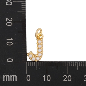 Size measurement of golden letter J pendant with pearls, 23mm height and 13mm width