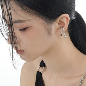 Minimalist S925 sterling silver geometric ear cuff with irregular streamlined metal design