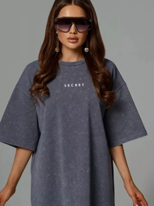 T-shirt oversize en coton délavé gris avec imprimé SECRET et col rond classique