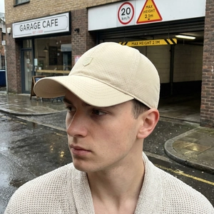 Breathable quick-dry baseball cap in cream with 'S' logo for outdoor sun protection