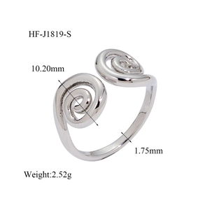 Détail d'une bague spirale argentée avec largeur 10,20mm et épaisseur de bande 1,75mm