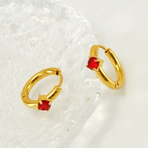 Boucles d'oreilles créoles plaquées or 18K avec zircons rouges scintillants pour femme