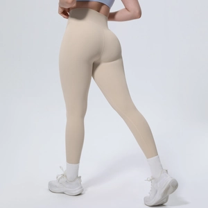 Detailansicht der beigen High-Waist-Yoga-Leggings mit elastischer Po-Lifting-Textur
